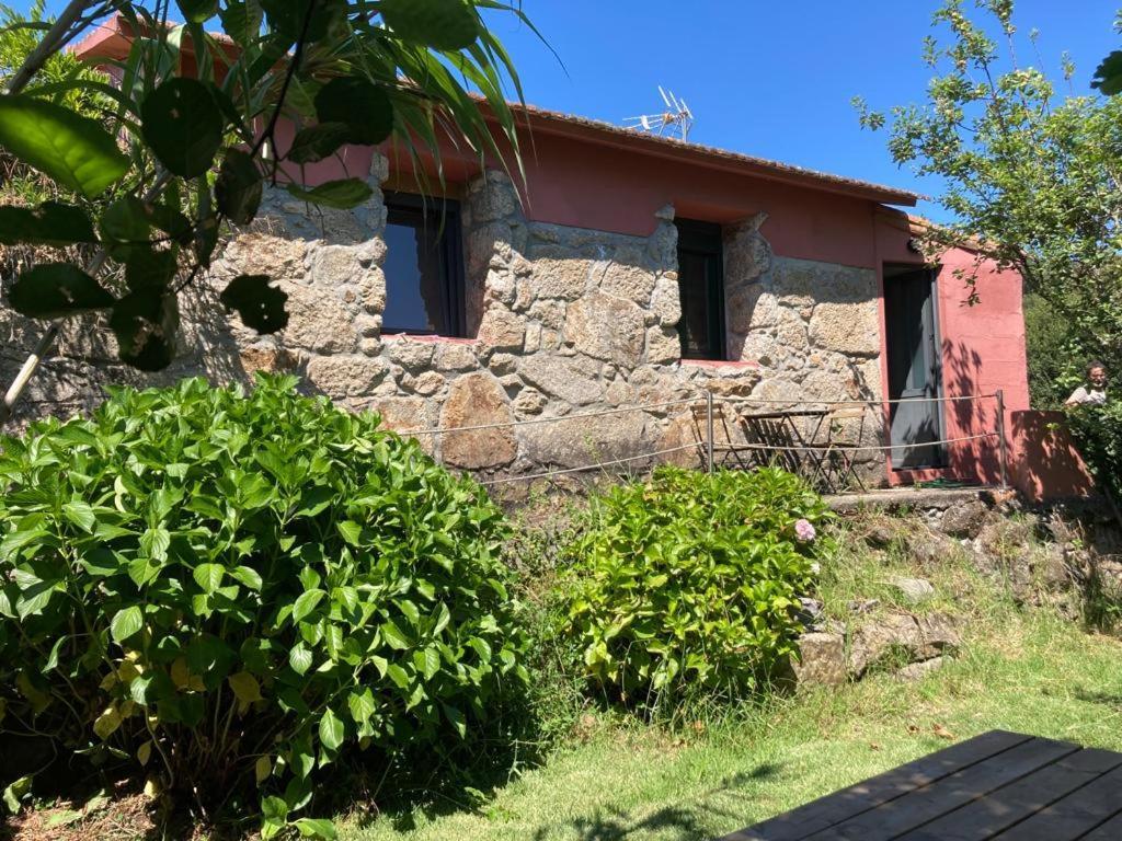 Muino. Pequena Casita Cerca De Playa America Nigrán Exteriör bild